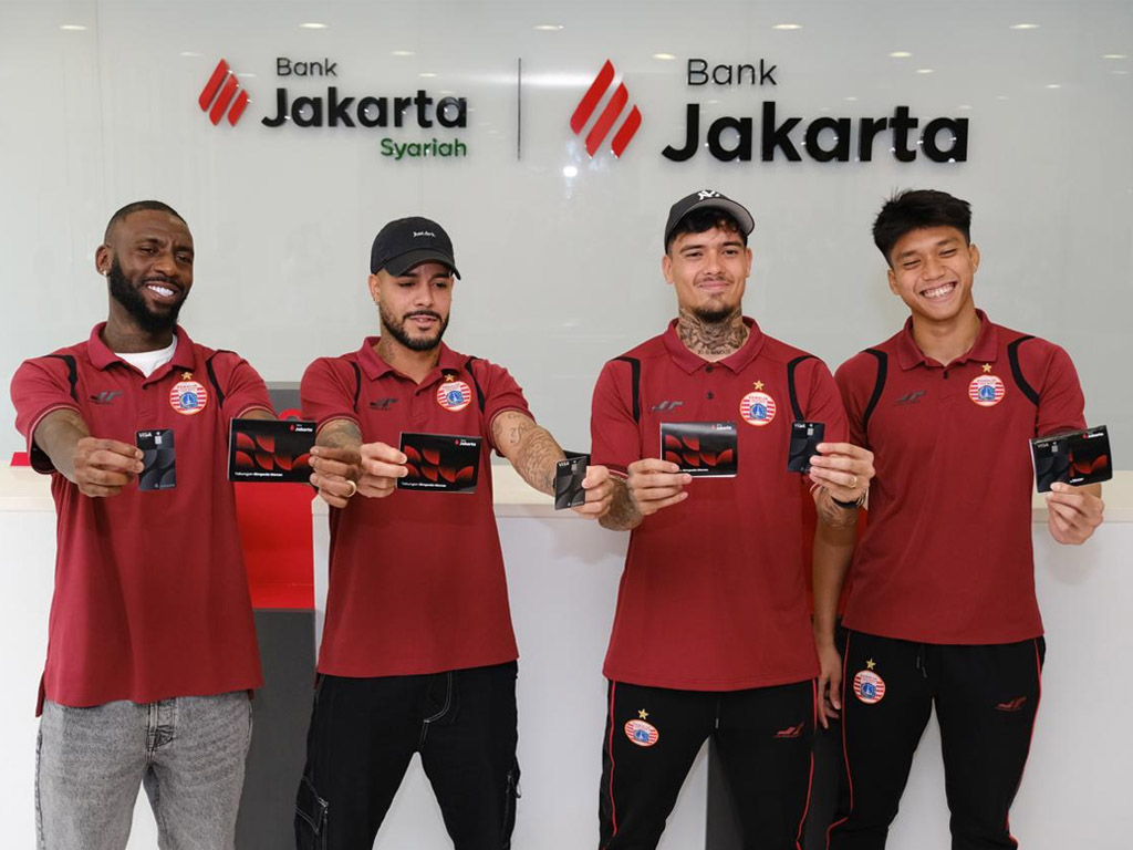 Pemain tim sepakbola Persija hadir dalam program From the Pitch to the Branch dari Bank Jakarta. (Foto: Istimewa)