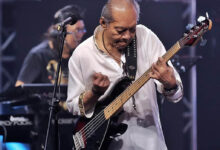 Pemain bass grup musik rock God Bless, Donny Fattah. (Foto: Istimewa)