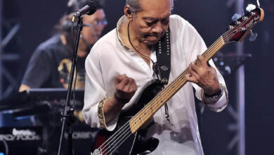 Pemain bass grup musik rock God Bless, Donny Fattah. (Foto: Istimewa)
