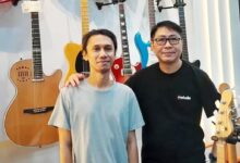 Gitaris Sheila on 7, Erros Candra hadir dalam Opening Store toko musik, Melodia Yogyakarta. (Foto: Istimewa)