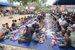 Wakil Gubernur Aceh, Fadhlullah, menghadiri undangan Bupati Aceh Utara H. Ismail A. Jalil, untuk berbuka puasa bersama masyarakat Gampong Matang Drien, Kecamatan Tanah Jambo Aye, Kabupaten Aceh Utara, di Masjid Baitul Ghafur, Sabtu sore (14/3).