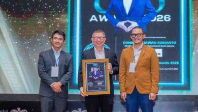 Bank Jakarta menerima penghargaan Indonesia 50 Best Chief Executive Officer Awards & Indonesia Best Chief Operations Officer Awards 2026 versi The Iconomics. (Foto: Istimewa)