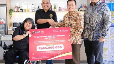 Dokumentasi penyaluran dana bantuan Bank Jakarta ke sahabat disabilitas binaan YaSDI. (Foto: Istimewa)