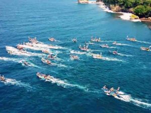 Suasana Tradisi Hajat Laut Pangandaran di kawasan Batu Karas, Jawa Barat. (Foto: Istimewa)