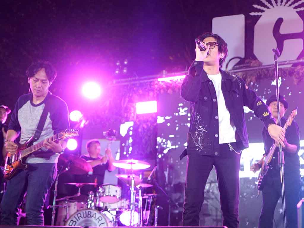 Grup band Tiket tampil dengan vokalis baru saat tampil di Jakarta Coffee Festival 2026. (Foto: Istimewa)