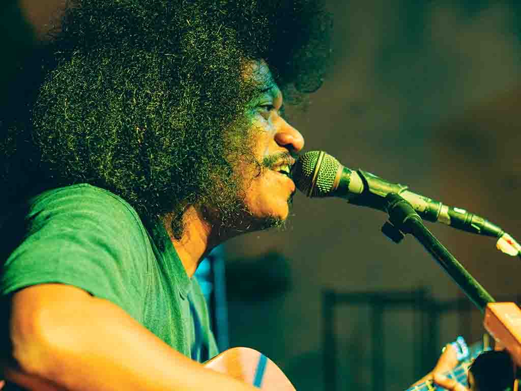 Penyanyi solo, Daniel Rumbekwan. (Foto: Istimewa)