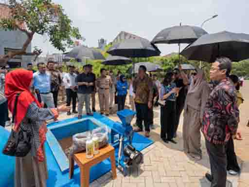 Suasana kunker Pansus CSR/TJSL ke fasilitas pengolahan sampah organik. (Foto: Istimewa)